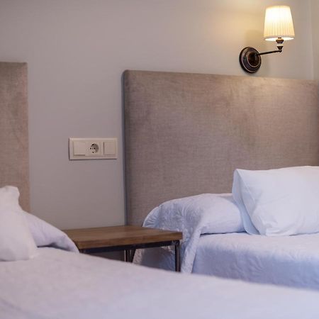 Logis Hotel Restaurante La Casa De Juansabeli Arenas De Cabrales Ngoại thất bức ảnh