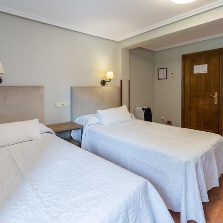 Logis Hotel Restaurante La Casa De Juansabeli Arenas De Cabrales Ngoại thất bức ảnh