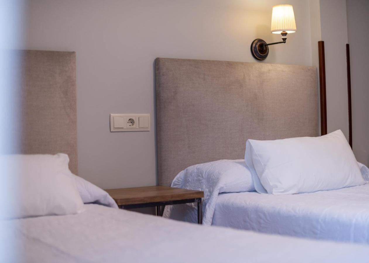 Logis Hotel Restaurante La Casa De Juansabeli Arenas De Cabrales Ngoại thất bức ảnh