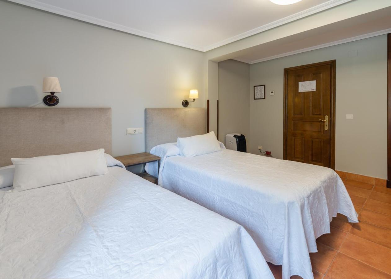 Logis Hotel Restaurante La Casa De Juansabeli Arenas De Cabrales Ngoại thất bức ảnh