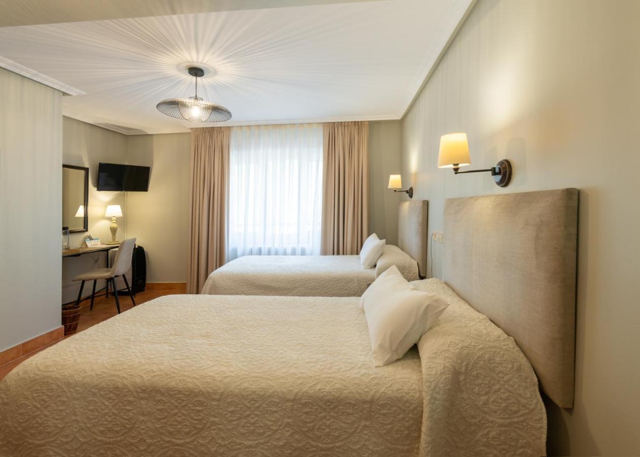 Logis Hotel Restaurante La Casa De Juansabeli Arenas De Cabrales Ngoại thất bức ảnh