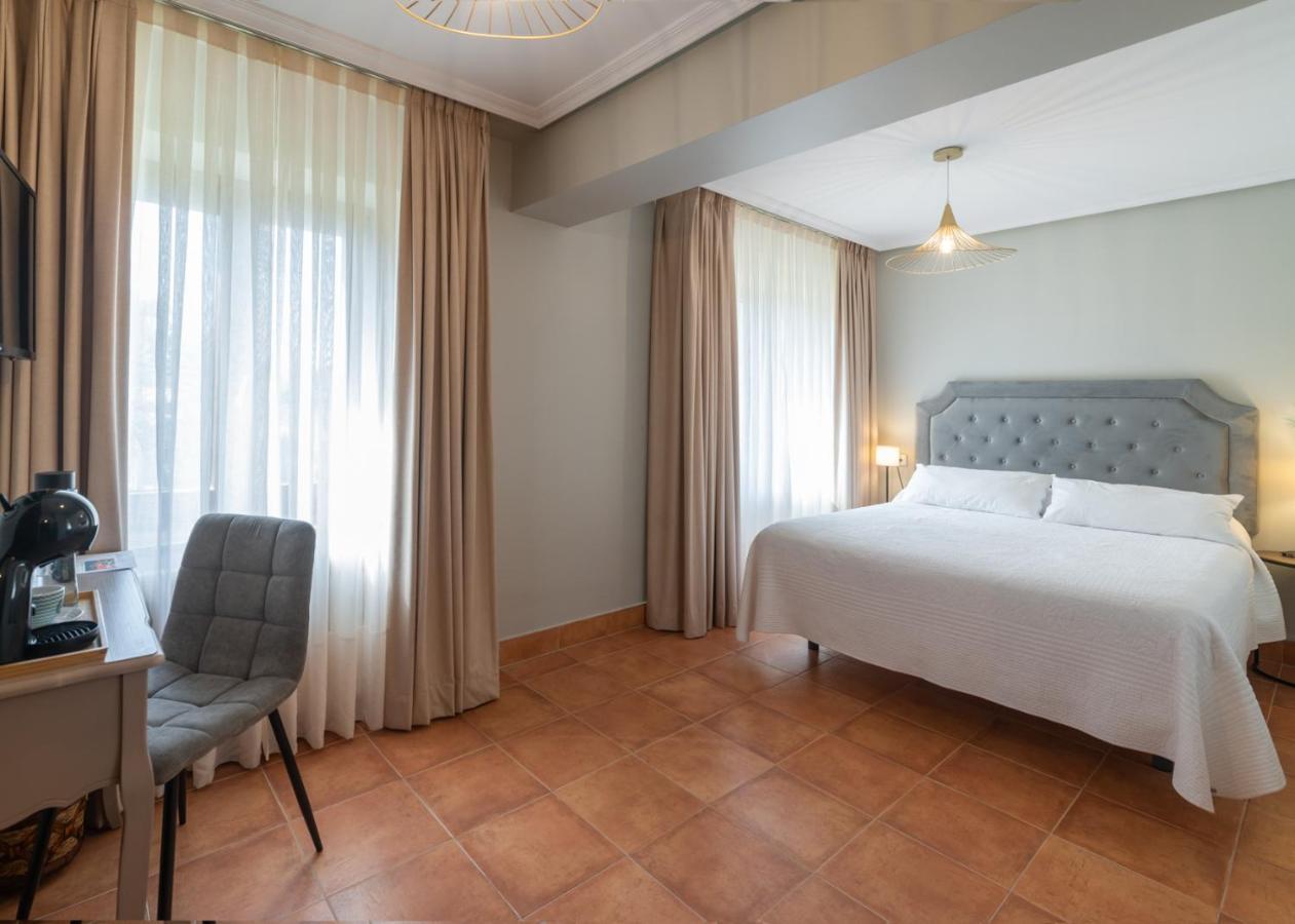 Logis Hotel Restaurante La Casa De Juansabeli Arenas De Cabrales Ngoại thất bức ảnh