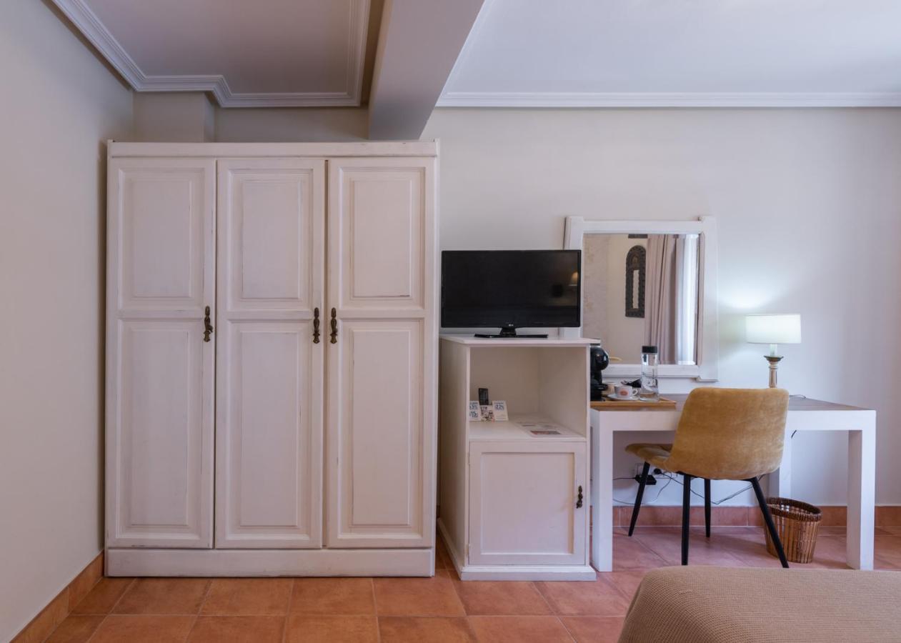 Logis Hotel Restaurante La Casa De Juansabeli Arenas De Cabrales Ngoại thất bức ảnh