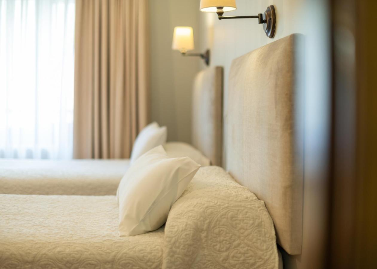 Logis Hotel Restaurante La Casa De Juansabeli Arenas De Cabrales Ngoại thất bức ảnh