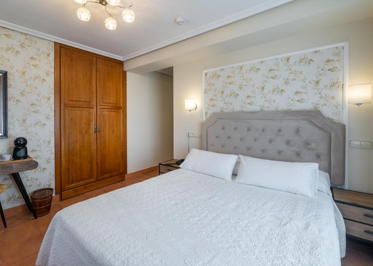 Logis Hotel Restaurante La Casa De Juansabeli Arenas De Cabrales Ngoại thất bức ảnh