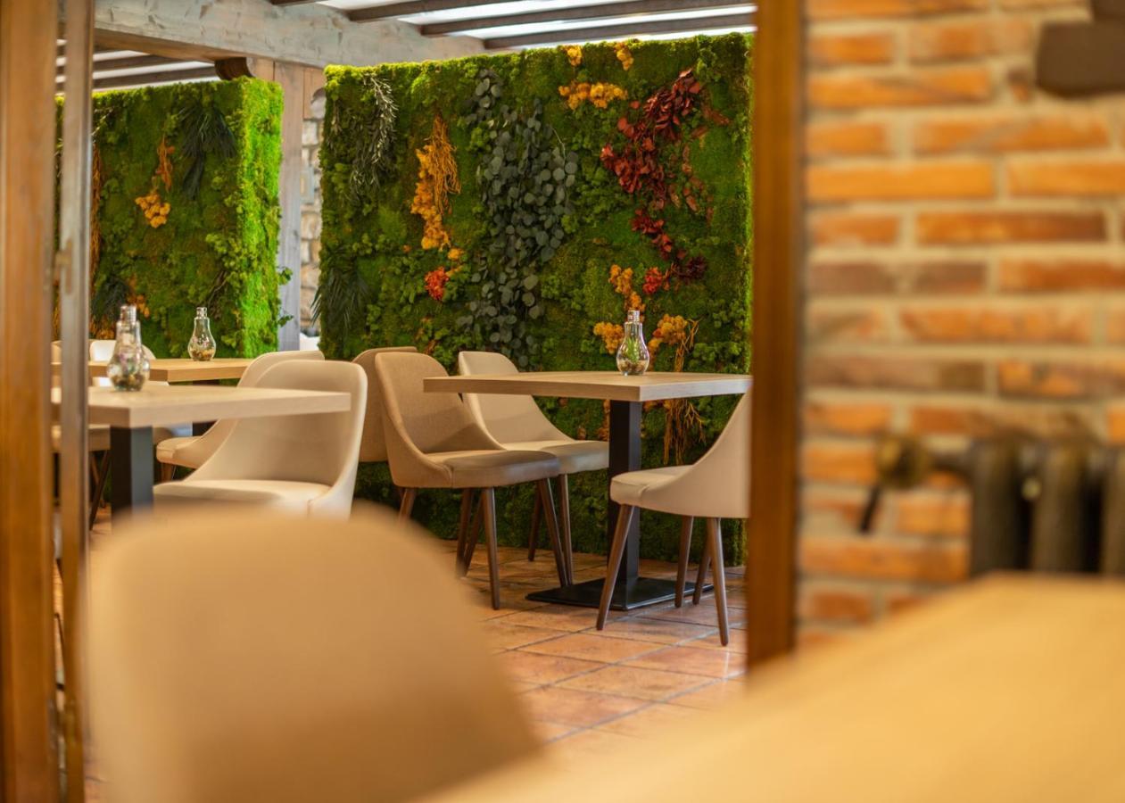 Logis Hotel Restaurante La Casa De Juansabeli Arenas De Cabrales Ngoại thất bức ảnh