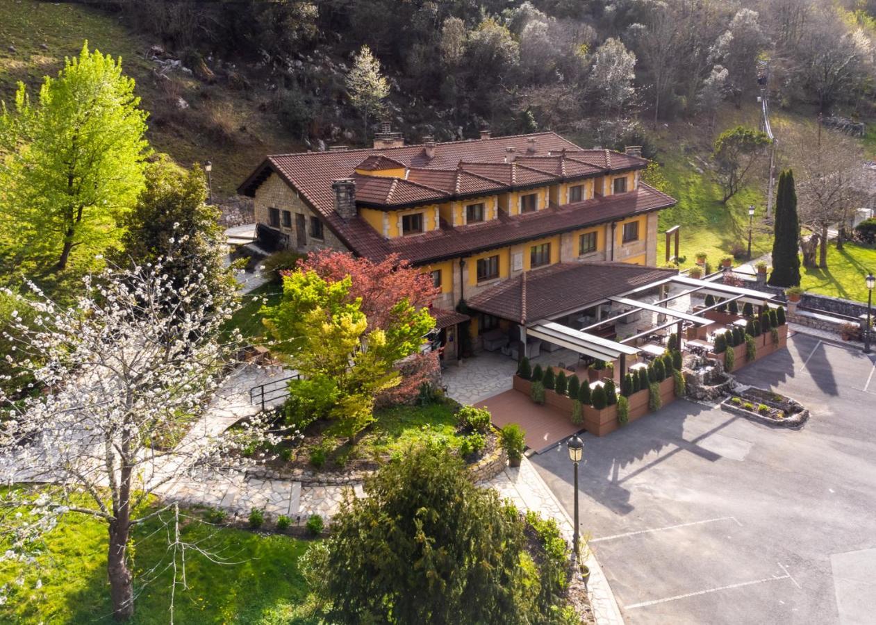Logis Hotel Restaurante La Casa De Juansabeli Arenas De Cabrales Ngoại thất bức ảnh