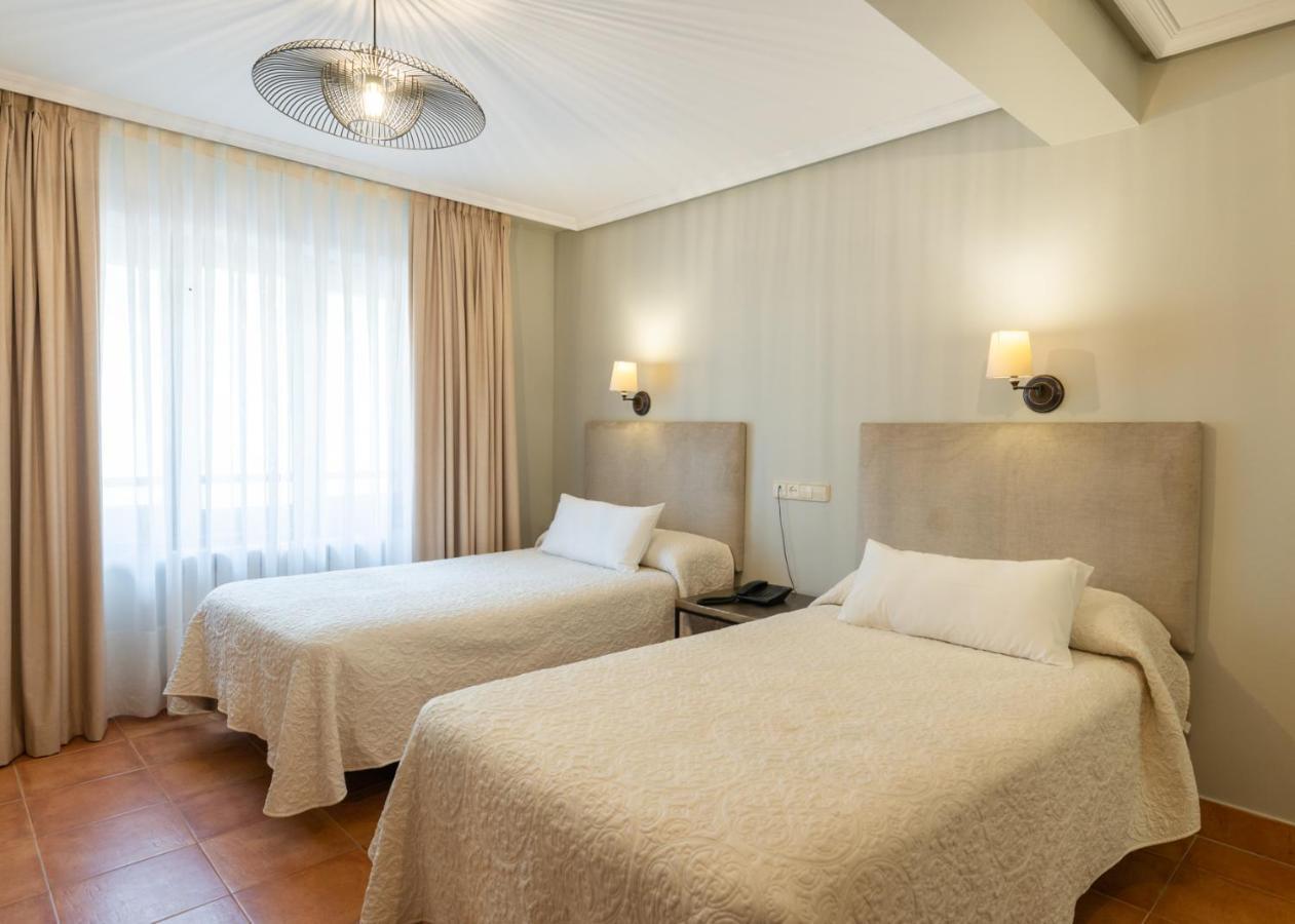Logis Hotel Restaurante La Casa De Juansabeli Arenas De Cabrales Ngoại thất bức ảnh