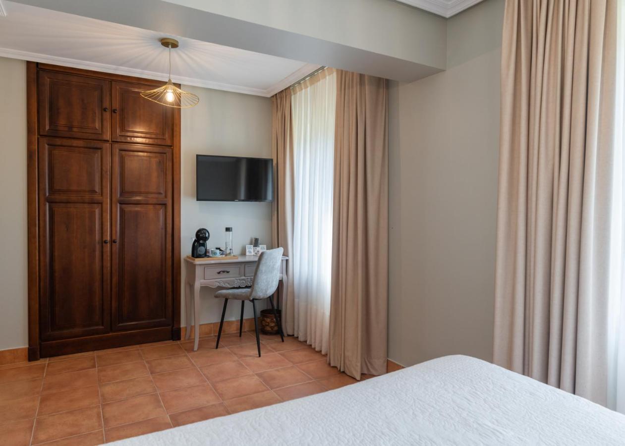 Logis Hotel Restaurante La Casa De Juansabeli Arenas De Cabrales Ngoại thất bức ảnh
