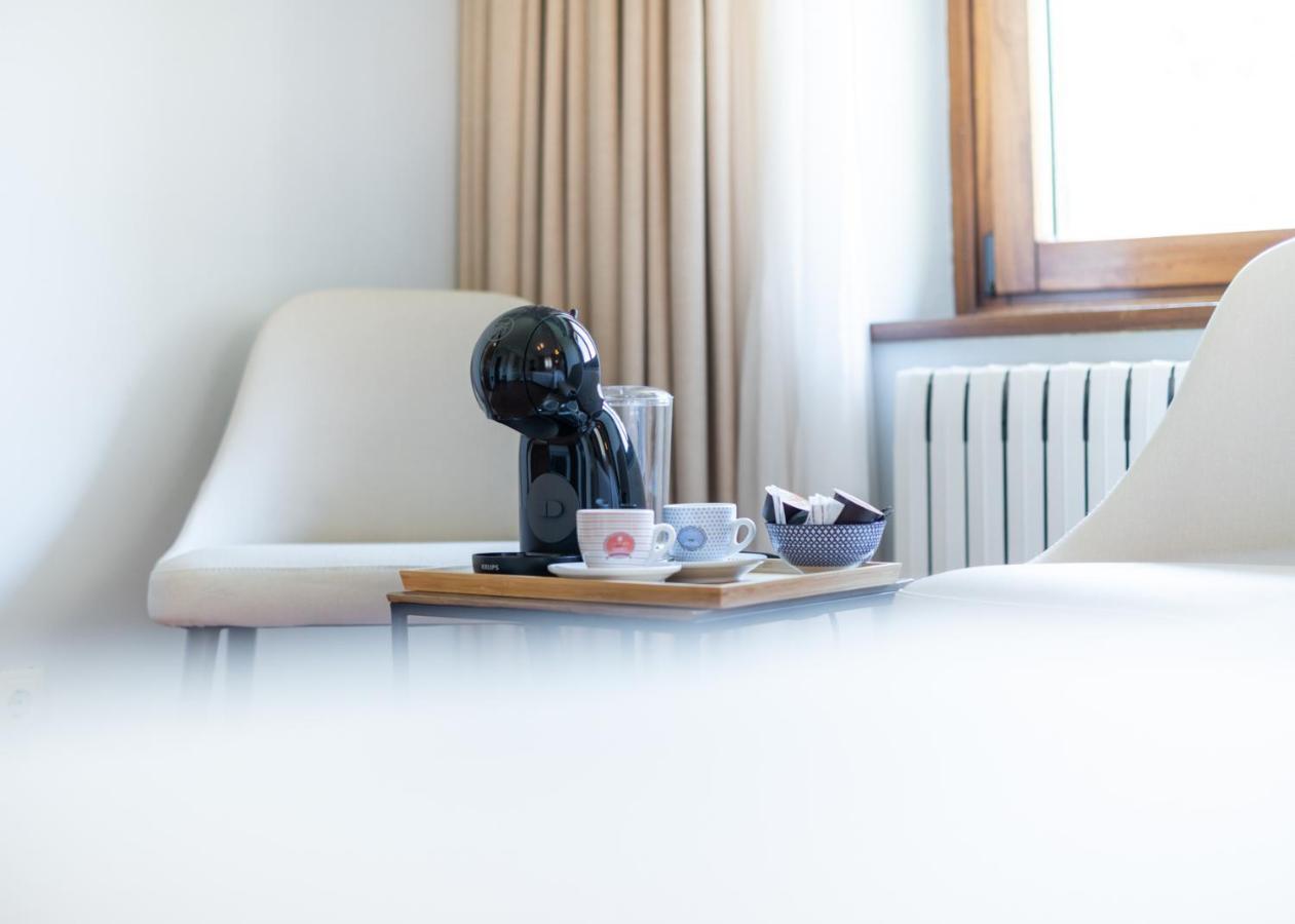 Logis Hotel Restaurante La Casa De Juansabeli Arenas De Cabrales Ngoại thất bức ảnh