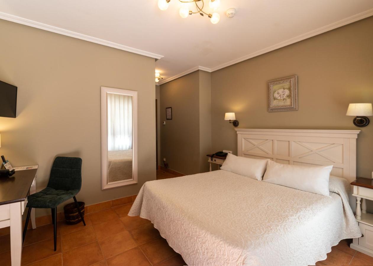 Logis Hotel Restaurante La Casa De Juansabeli Arenas De Cabrales Ngoại thất bức ảnh