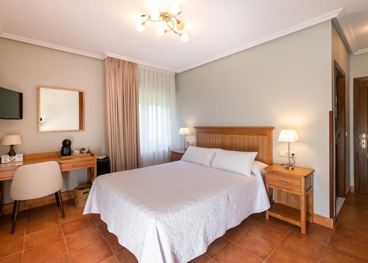 Logis Hotel Restaurante La Casa De Juansabeli Arenas De Cabrales Ngoại thất bức ảnh
