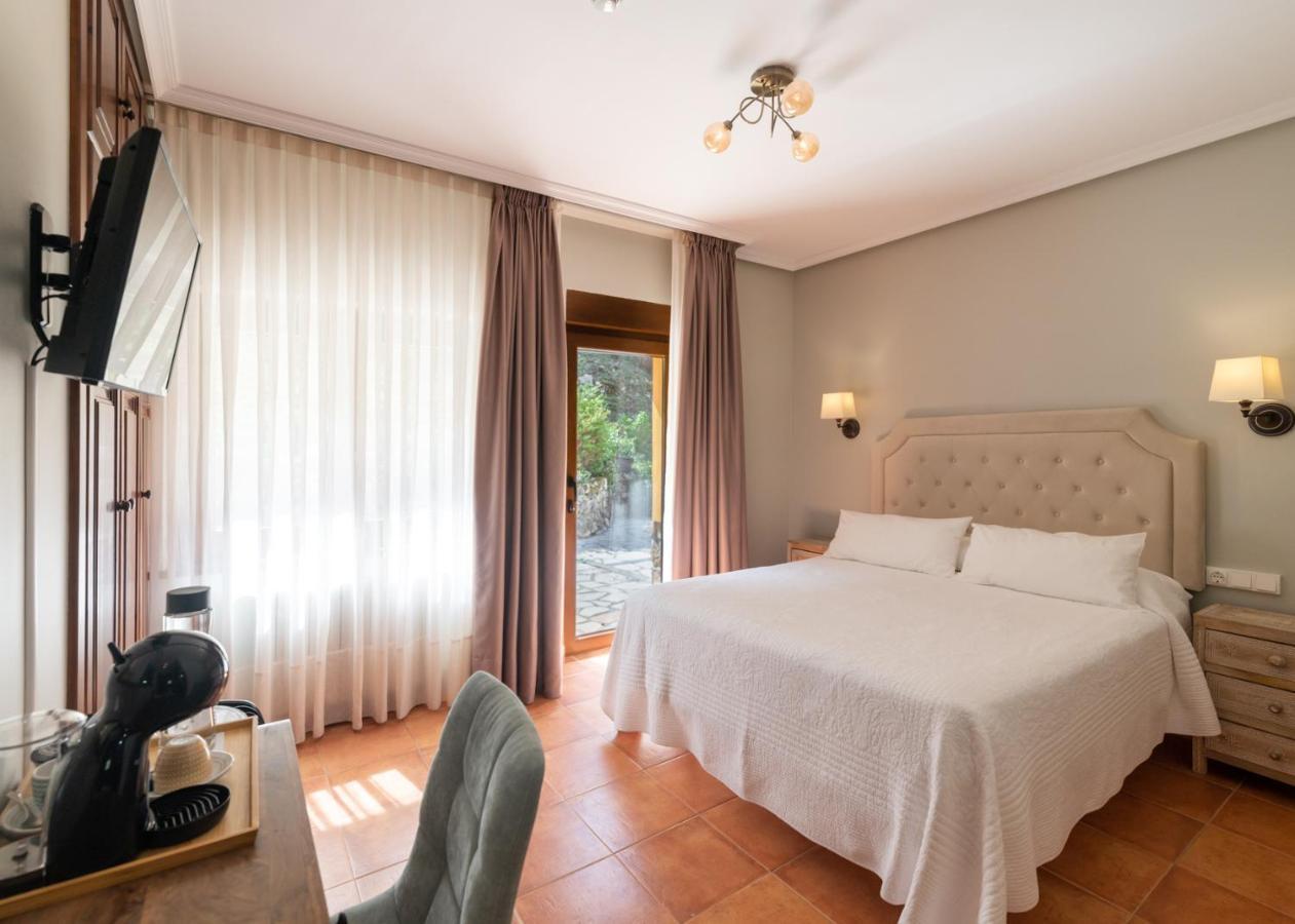 Logis Hotel Restaurante La Casa De Juansabeli Arenas De Cabrales Ngoại thất bức ảnh